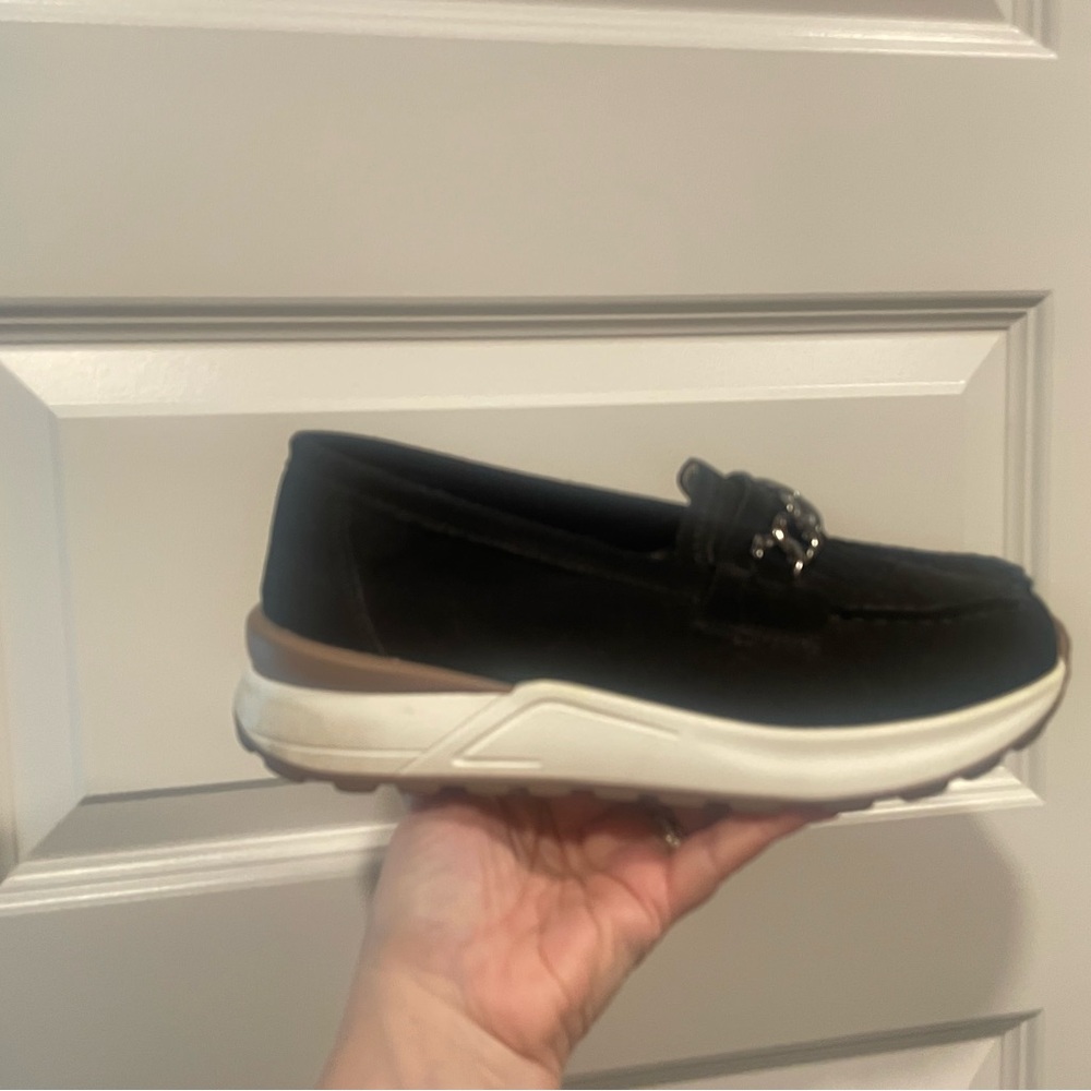 Stylish Black Loafers for Women - Picture 4 of 5